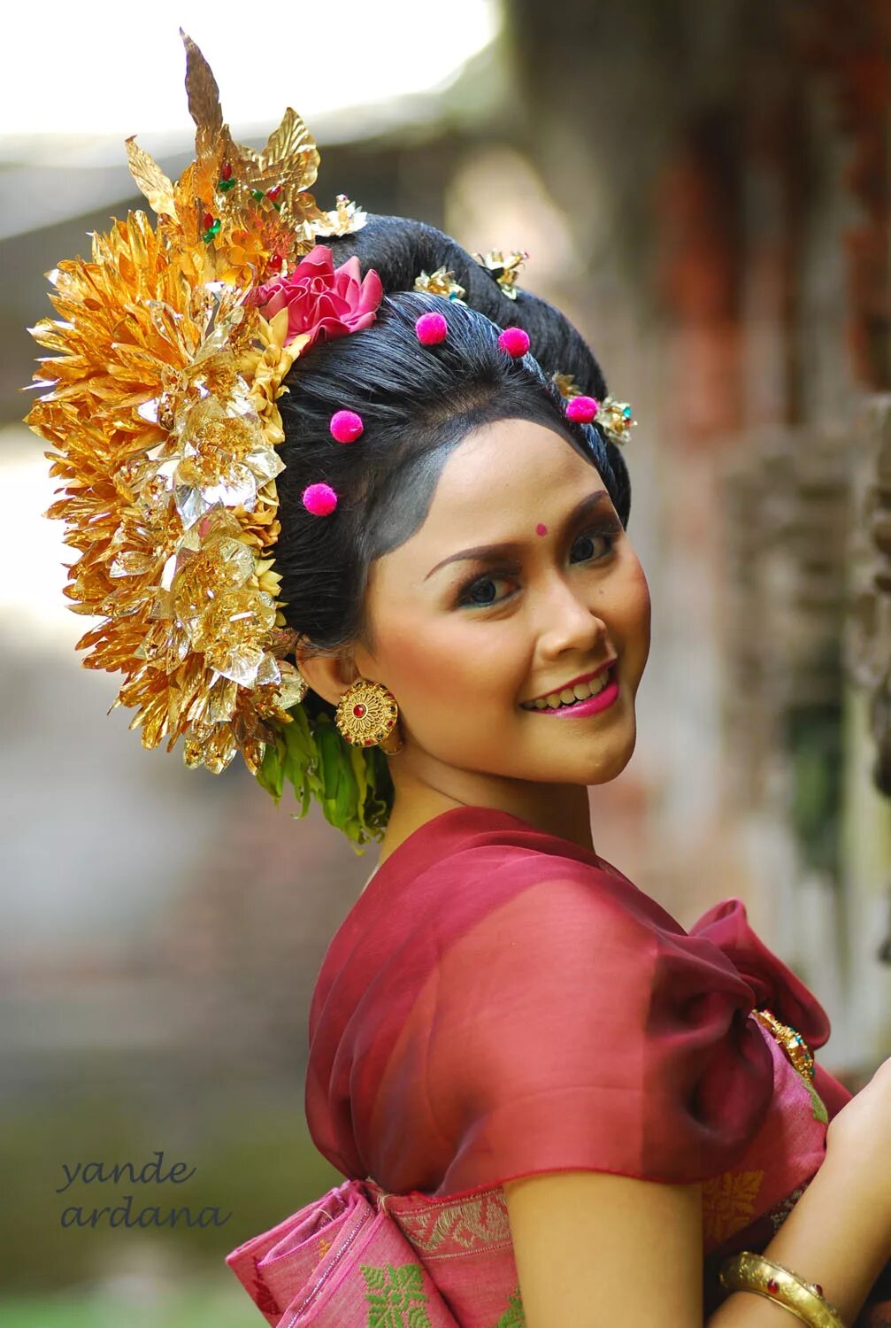 Прически женские на бал Bali Photography Tours: Charming Bali Girl 1C3