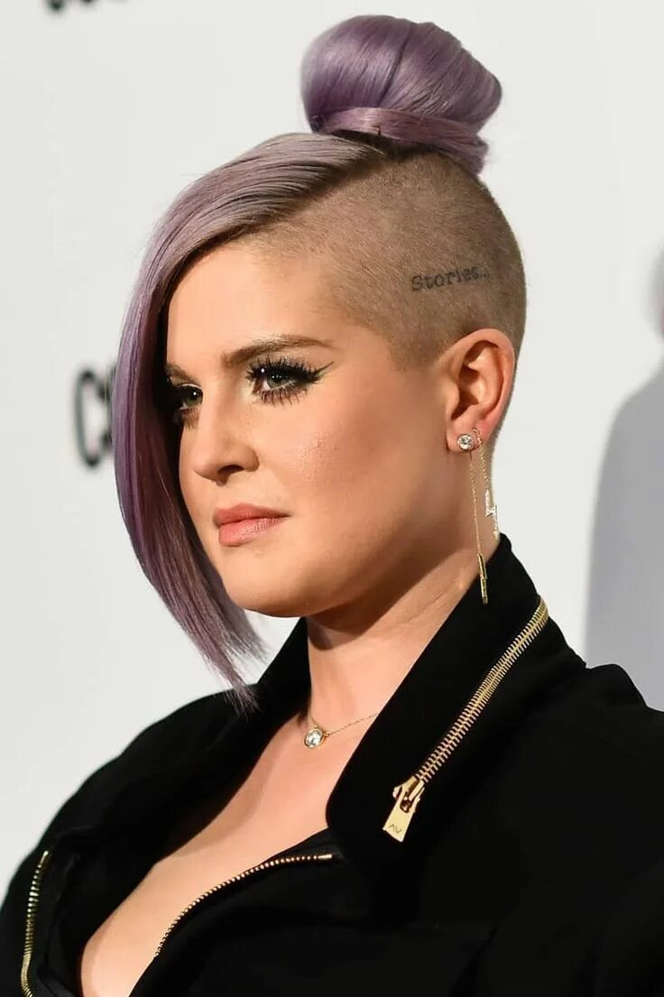 Прически женские цена It seems that the TV personality and fashion designer Kelly Osbourne is not afra