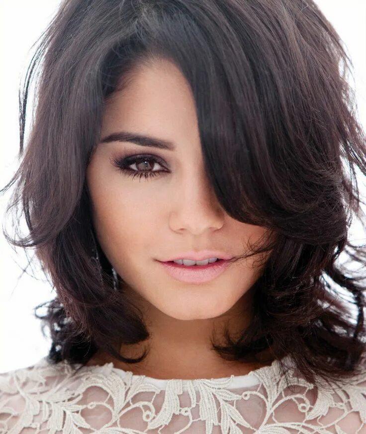 Прически женские волосы до плеч Pin by Portia Kee on Hair Tricks Short medium length hair, Vanessa hudgens hair,