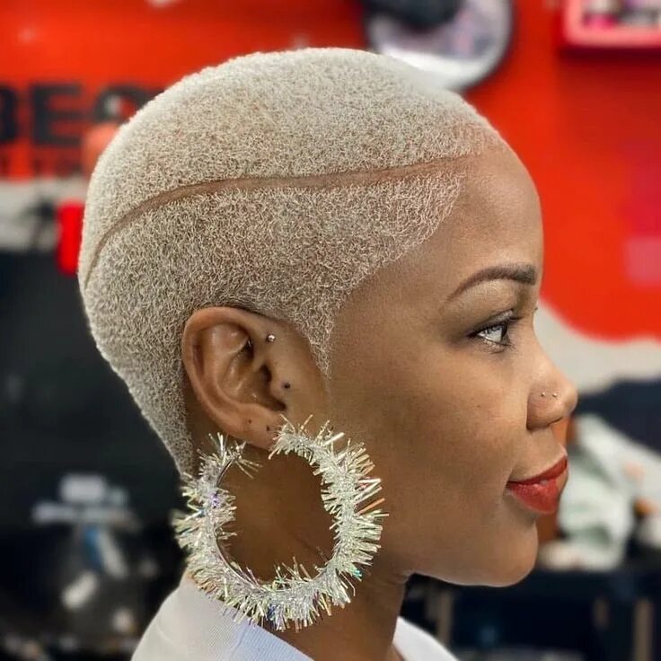 Прическу 2022 года Pin by Wanda Bernard on Kool Cutz in 2022 Short platinum hair, Short hair design