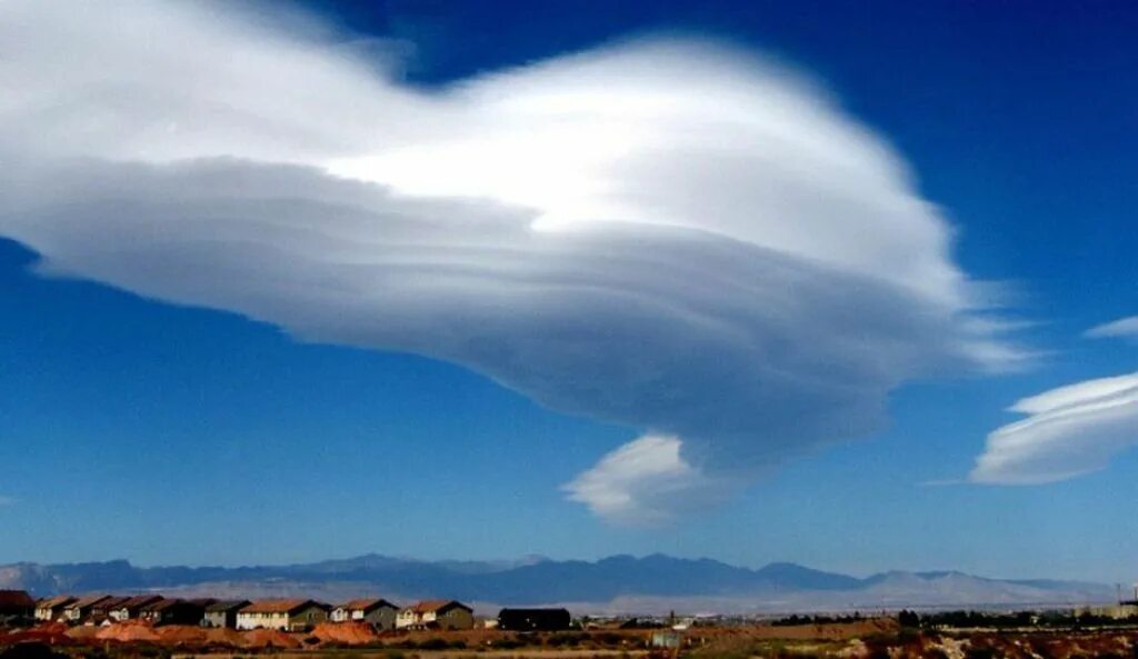 Причудливые облака фото As nuvens mais bonitas do mundo 36 Nuvem, Nuvens lenticulares e Nuvens estranhas