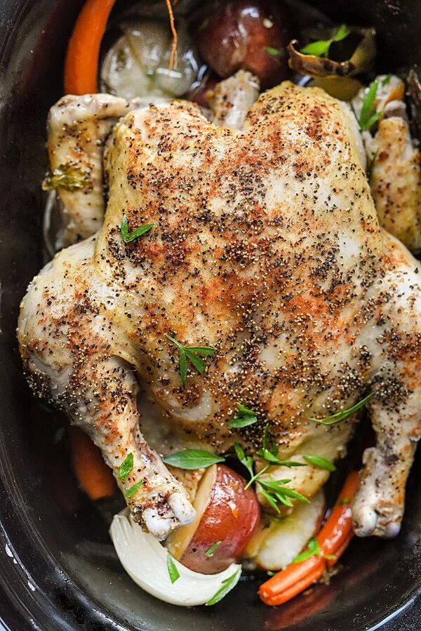 Приготовить домашнюю курицу рецепт с фото Slow Cooker Whole Chicken foodiecrush.com Chicken crockpot recipes, Chicken croc