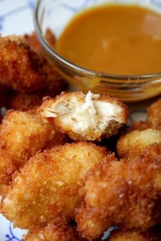 Приготовить наггетсы в домашних условиях фото Quick & Easy Homemade Chicken Nuggets #ChickenHouses (With images) Chicken nugge