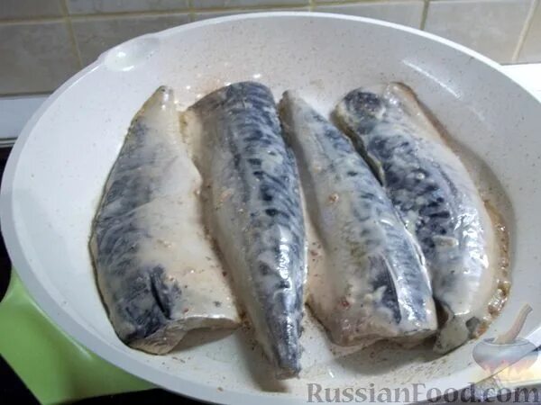 Приготовить скумбрию на сковороде фото рецепт Рецепт: Жареная скумбрия на RussianFood.com