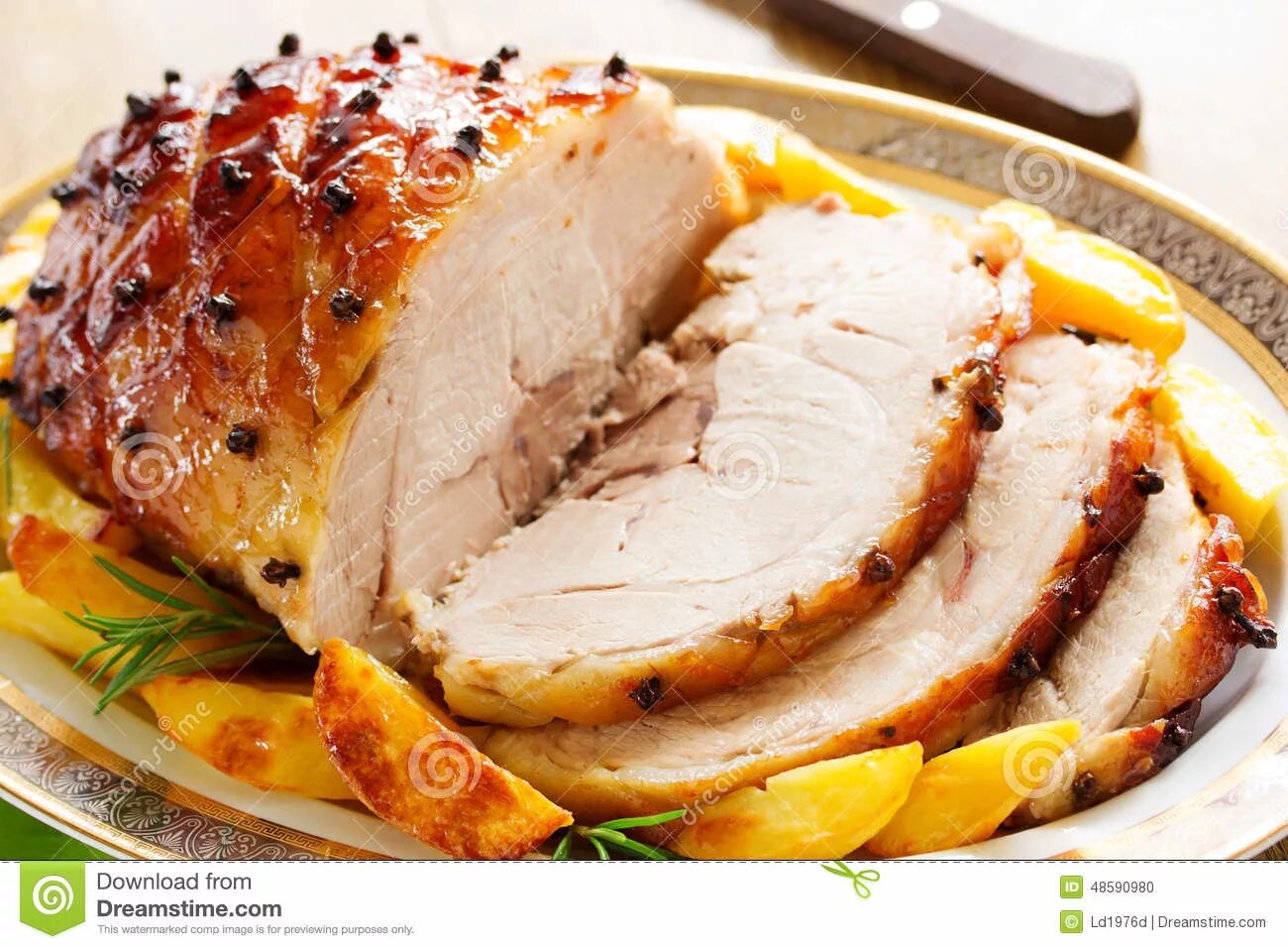 Приготовить свинину фото Roast Pork with Orange Glaze, Stock Photo - Image of pink, plate: 48590980