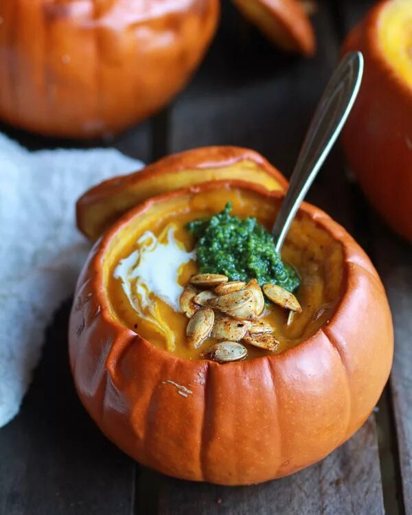 Приготовить тыквы вкусное фото Roasted Garlic Sage Pesto Pumpkin Soup with Spicy Fried Pumpkin Seeds Recipe Pum