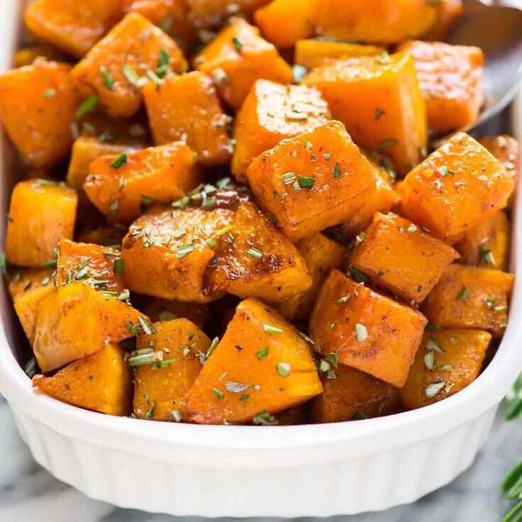 Приготовить вкусную тыкву рецепты фото Easy Maple Cinnamon Roasted Butternut Squash. Sweet cubes of butternut squash to