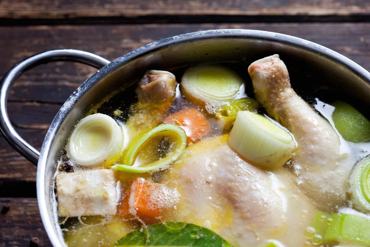 Приготовление бульонов фото How To Use Stock, Broth And Bouillon Food Network Canada