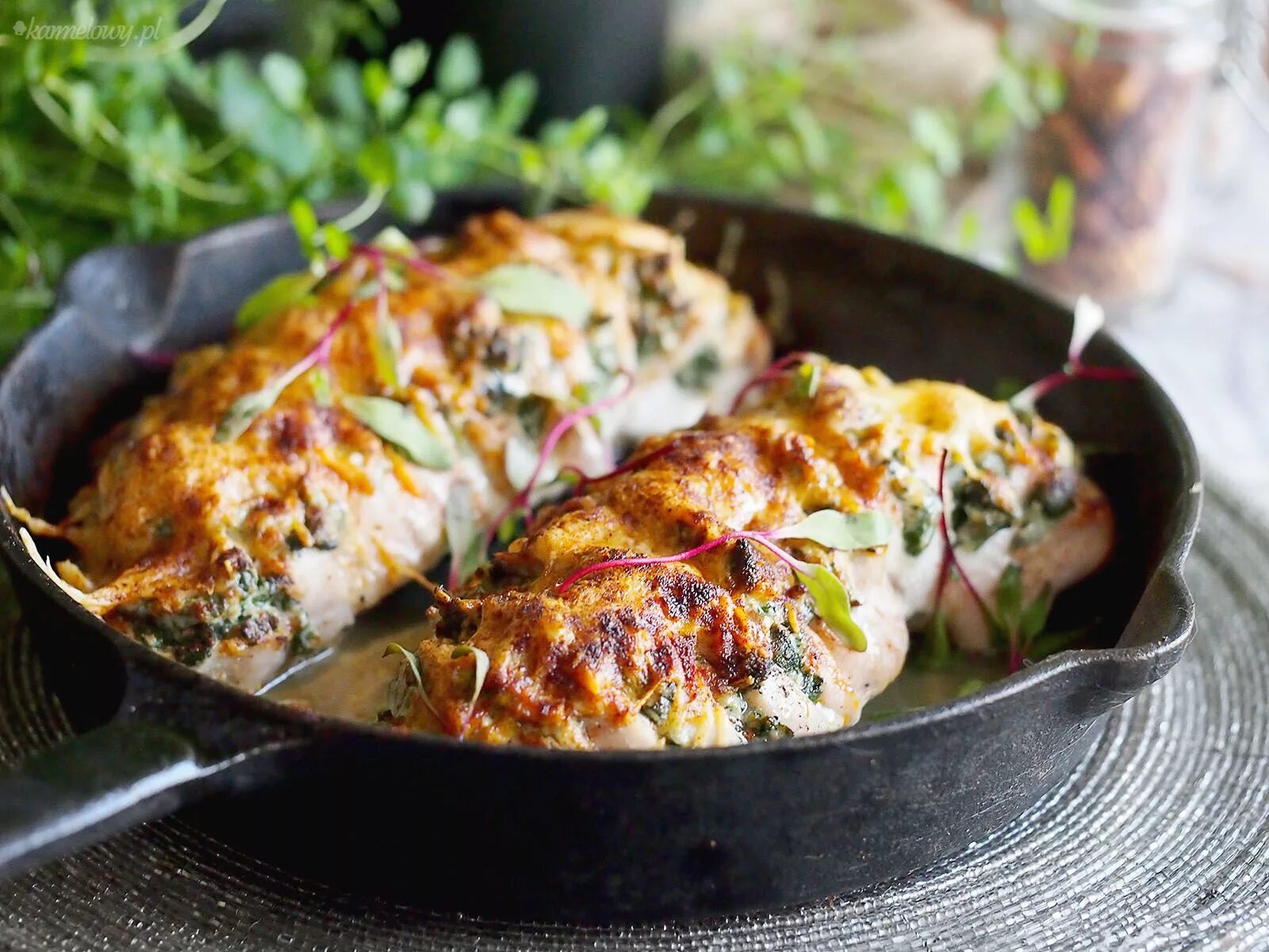 Приготовление быстрых блюд с фото Kurczak hasselback z ricottą i szpinakiem / Hasselback chicken with spinach and 