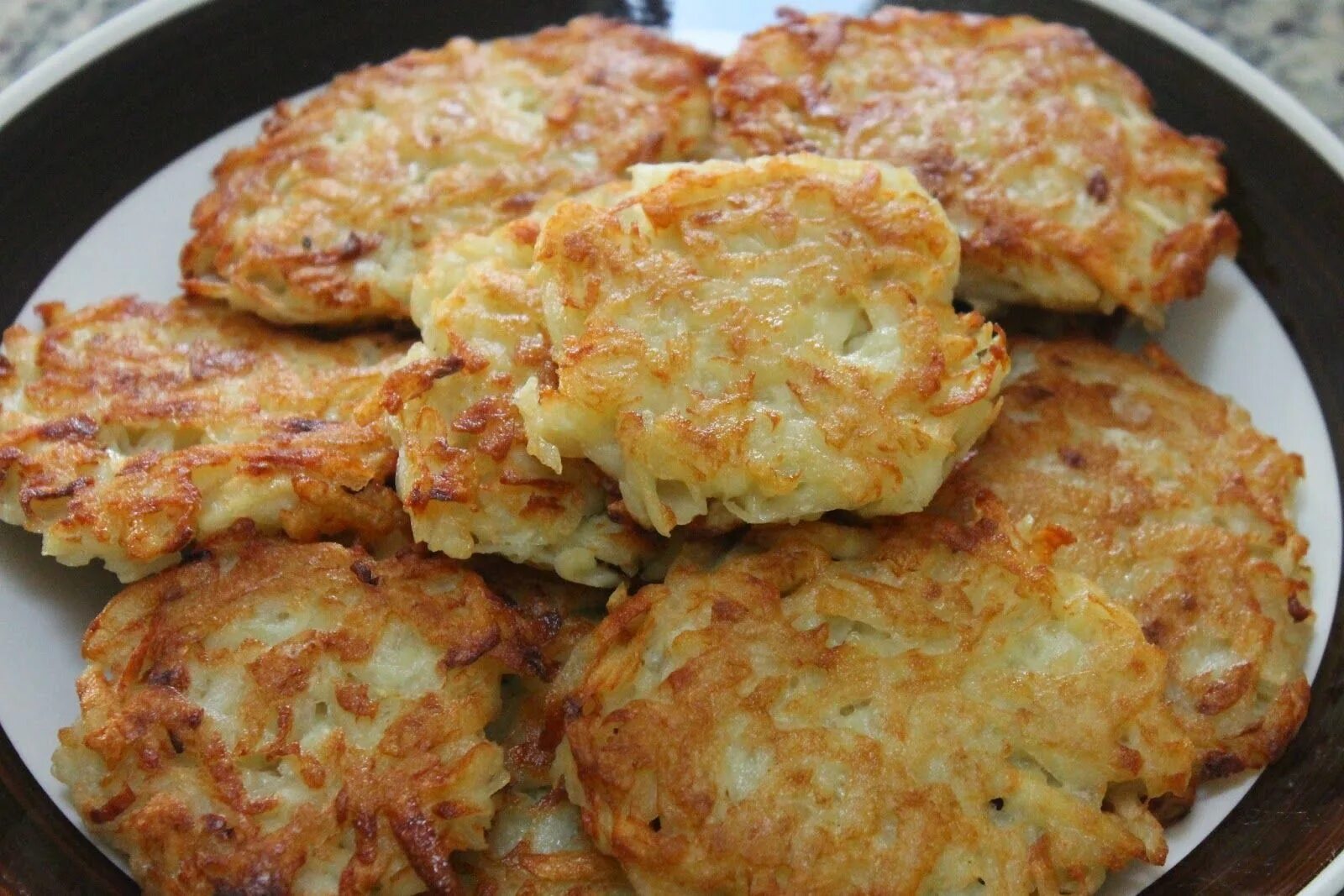 Приготовление драников из картофеля фото Kartoffelpuffer: German Potato Pancakes