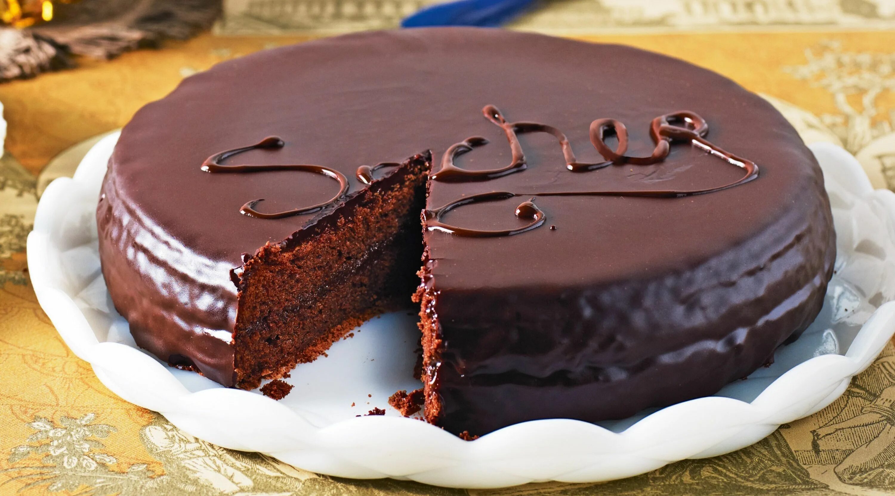 Приготовление и оформление торта захер таблица Sacher-Torte Authentic Recipe TasteAtlas Recipe How sweet eats, Delicious desser