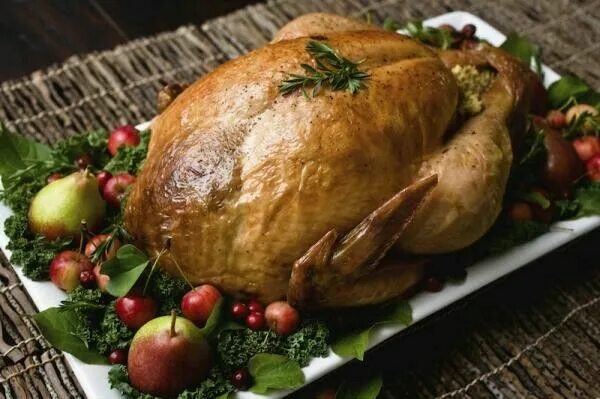 Приготовление индейки фото Pin by Kalliopi Kafourou on Χριστουγεννα Roasted turkey, Thanksgiving dinner, Tu