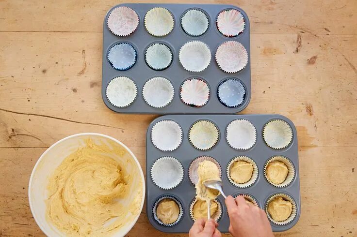 Приготовление капкейков с фото How to make perfect vanilla cupcakes Features Jamie Oliver