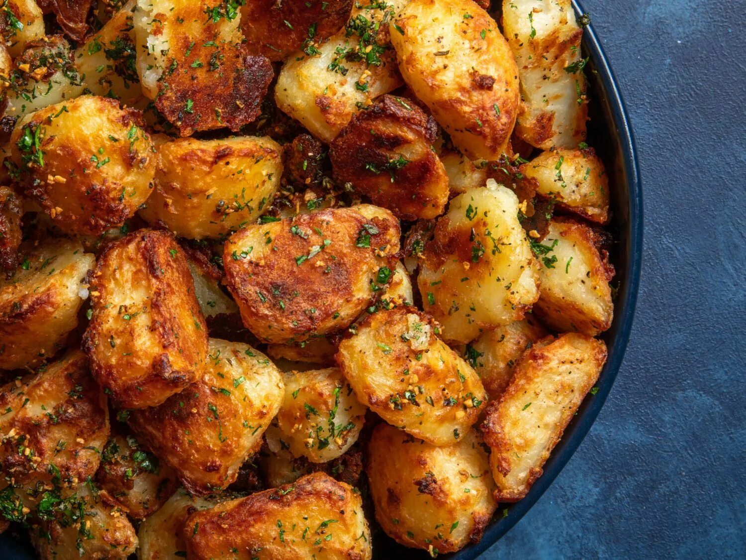 Приготовление картошки фото These are the most flavorful crispy roast potatoes you'll ever make. And they ju