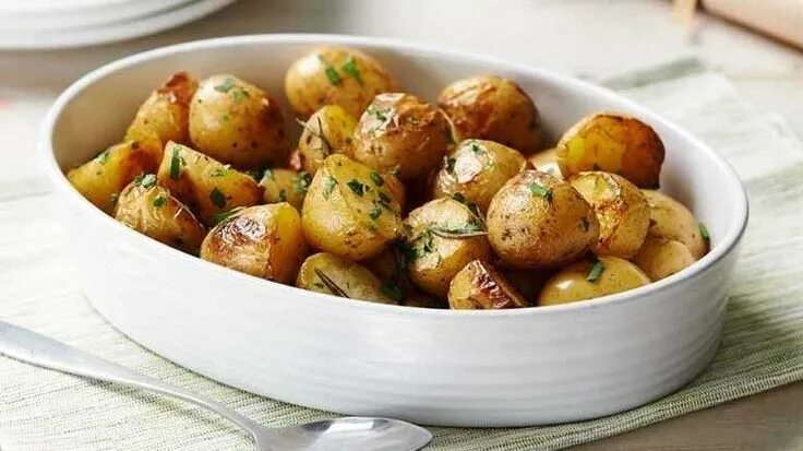 Приготовление картошки фото Image: Herby roasted new potatoes Recipes, Vegetable recipes, Easter side dishes