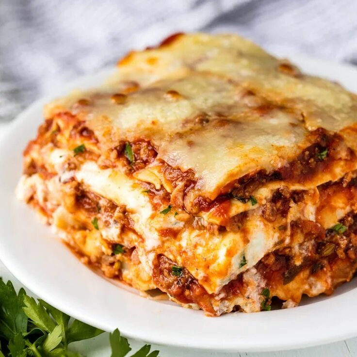 Приготовление лазаньи с фаршем с фото Best lasagna recipe, Easy lasagna recipe, Classic lasagna recipe