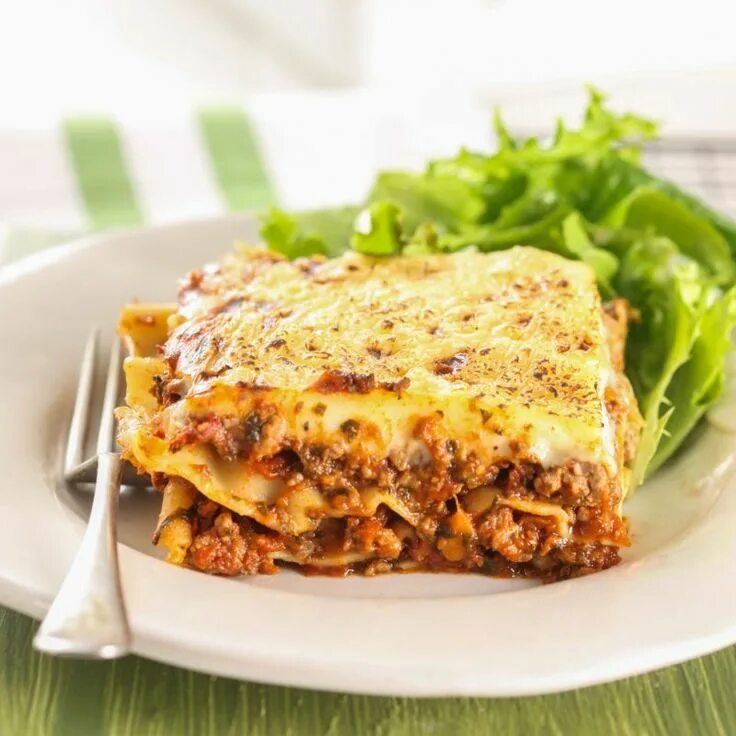 Приготовление лазаньи с фаршем с фото Quick & Easy Classic Lasagne Recipe Lasagne recipes, South african recipes, Afri