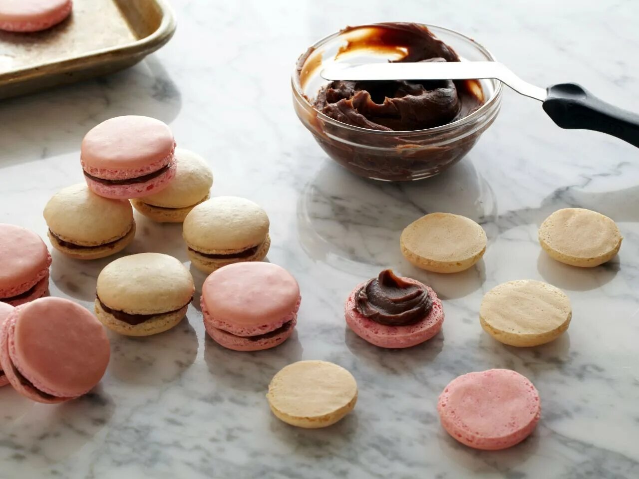 Приготовление макаронс рецепт с фото пошагово How to Make Perfect Macarons at Home, According to a Pastry Chef Easy Baking Tip