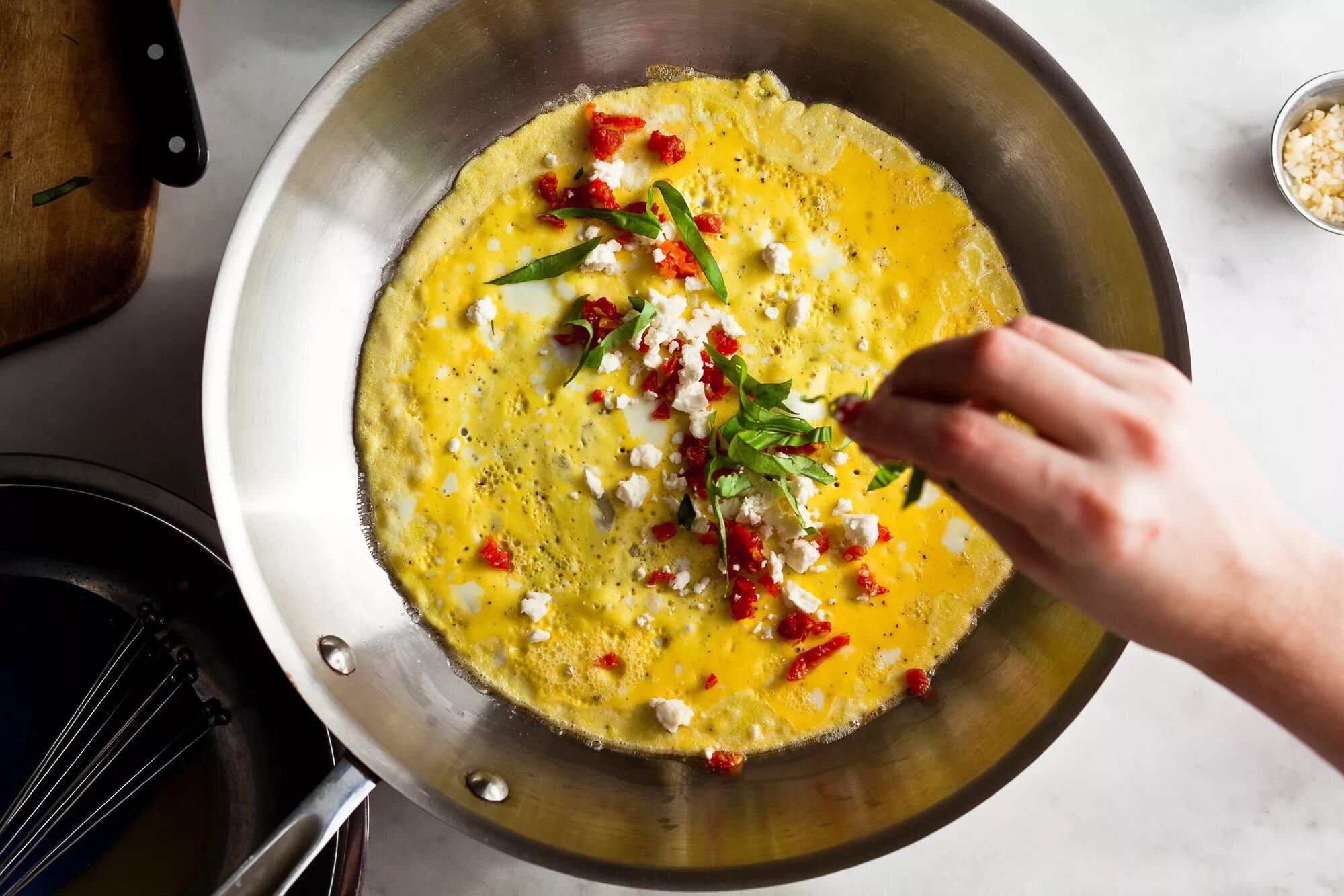 Приготовление омлета пошагово с фото Sun-Dried Tomato and Goat Cheese Omelet Recipe