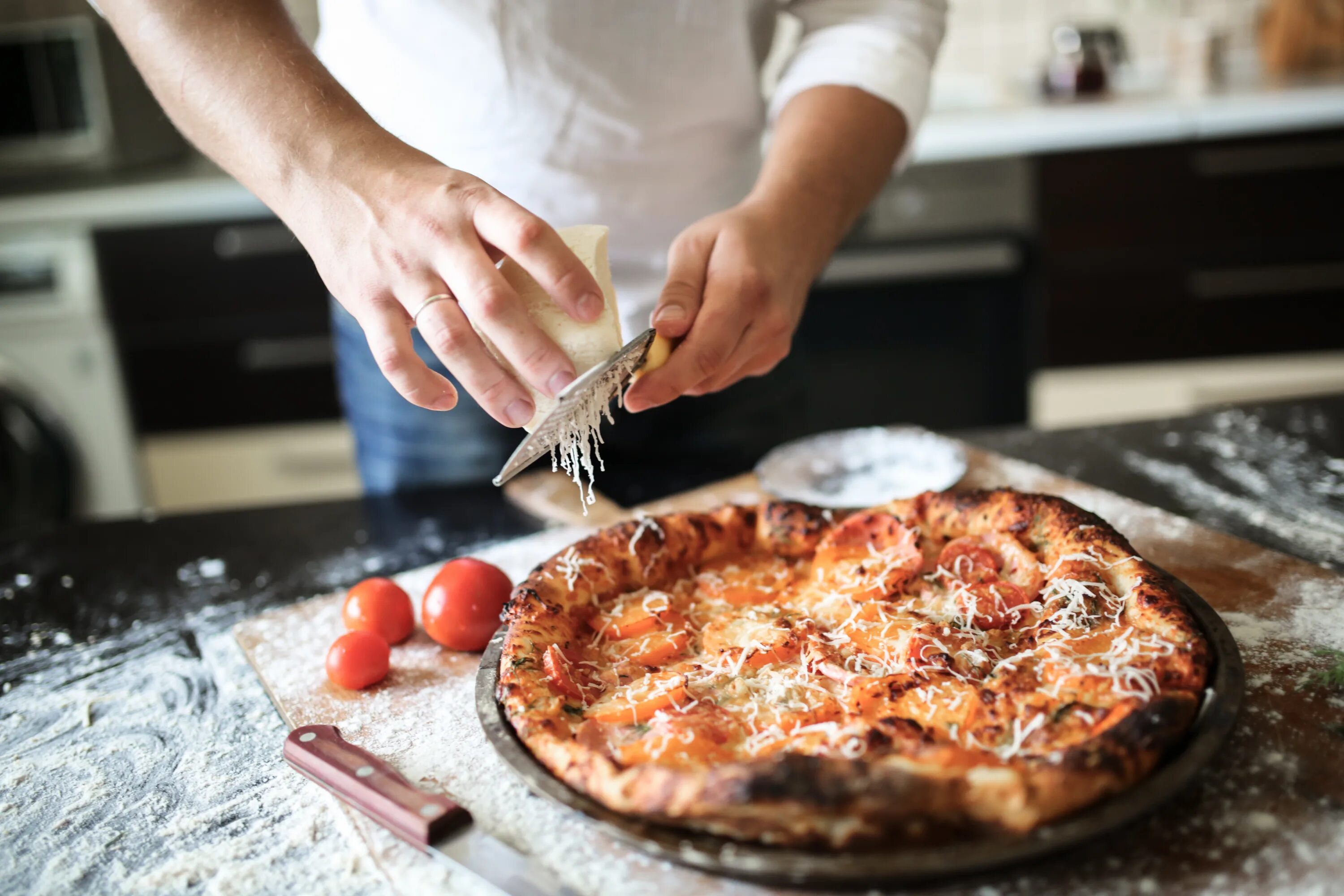 Приготовление пиццы фото Artisan Pizza Making Workshop! - Airbnb