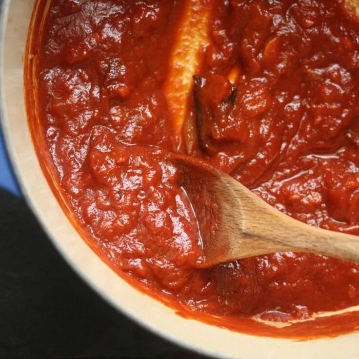 Приготовление подливы с фото Smoky Chipotle-Honey BBQ Sauce Recipe on Food52 Recipe Honey bbq sauce, Honey bb