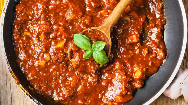 Приготовление подливы с фото Bugoni's Gourmet Sausages - Bolognese Sauce Recipe Easy bolognese sauce recipe, 