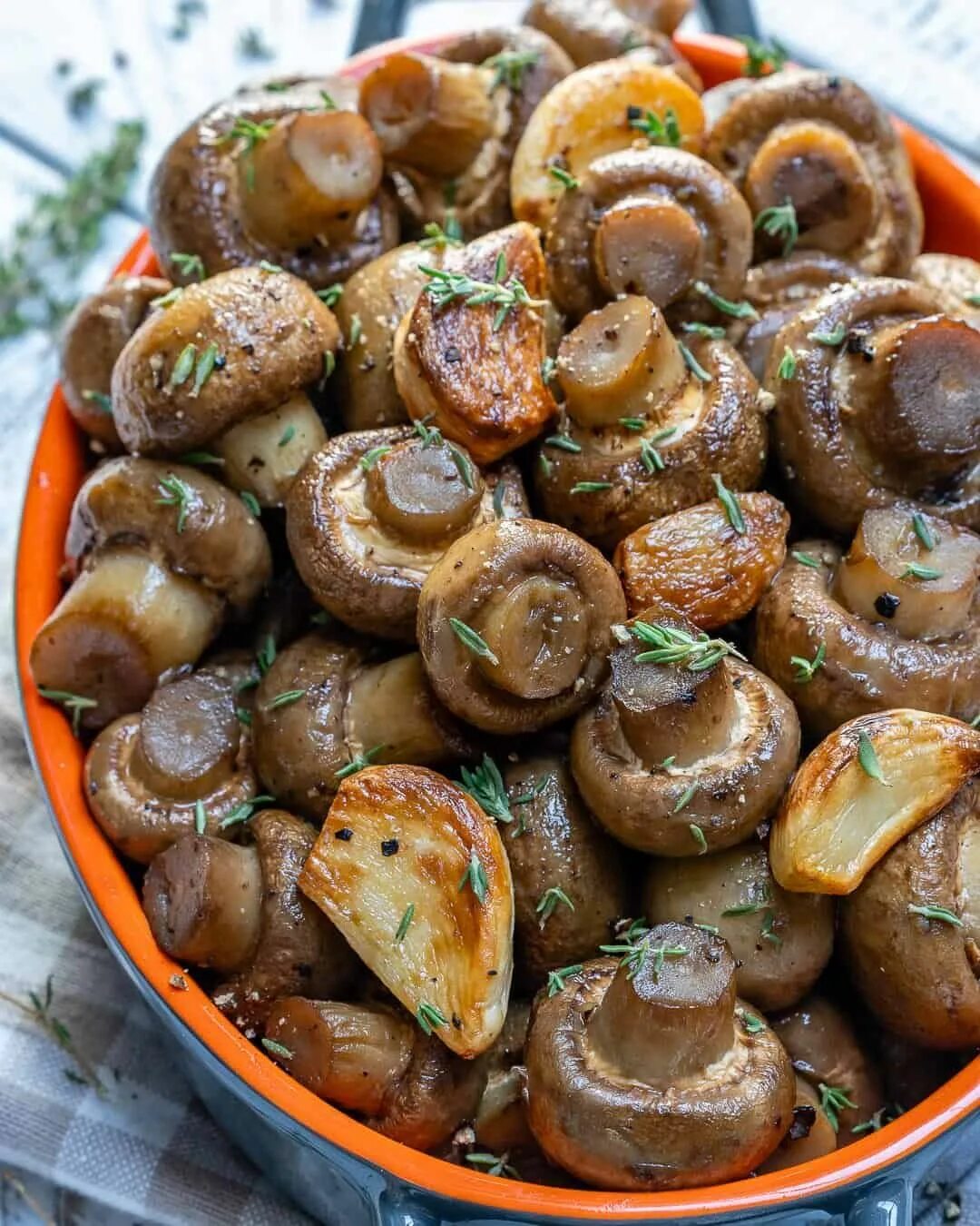 Приготовление шампиньонов с фото Garlic Roasted Mushrooms Recipe Recipe Mushroom recipes, Mushroom recipes health