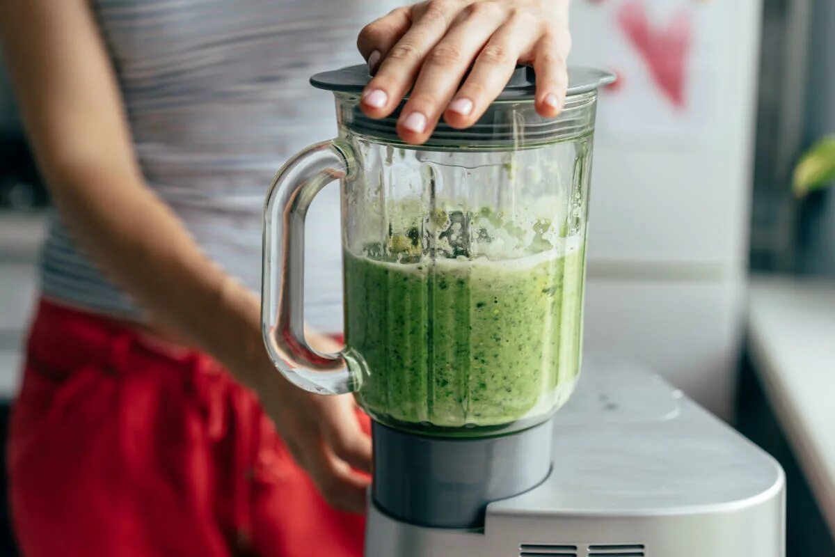 Приготовление смузи фото Best smoothie makers UK: Ninja, Nutribullet and more