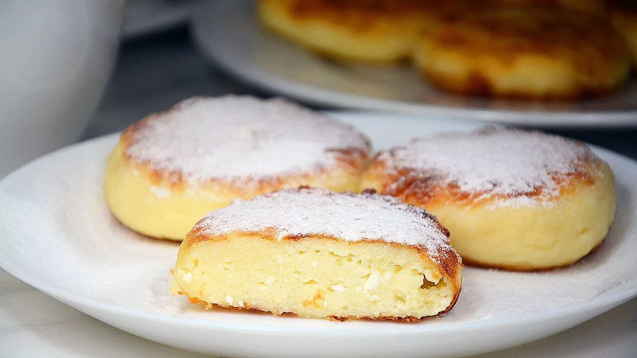 Приготовление сырников фото Очень простой и удачный рецепт сырников на сковороде Desserts, Russian recipes, 