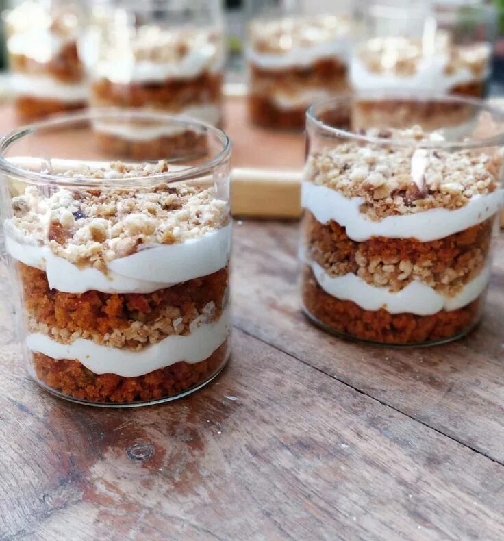 Приготовление трайфлов пошагово с фото Leftover Carrot Cake Mini Trifle Recipe Receta Queso batido, Queso, Zanahoria