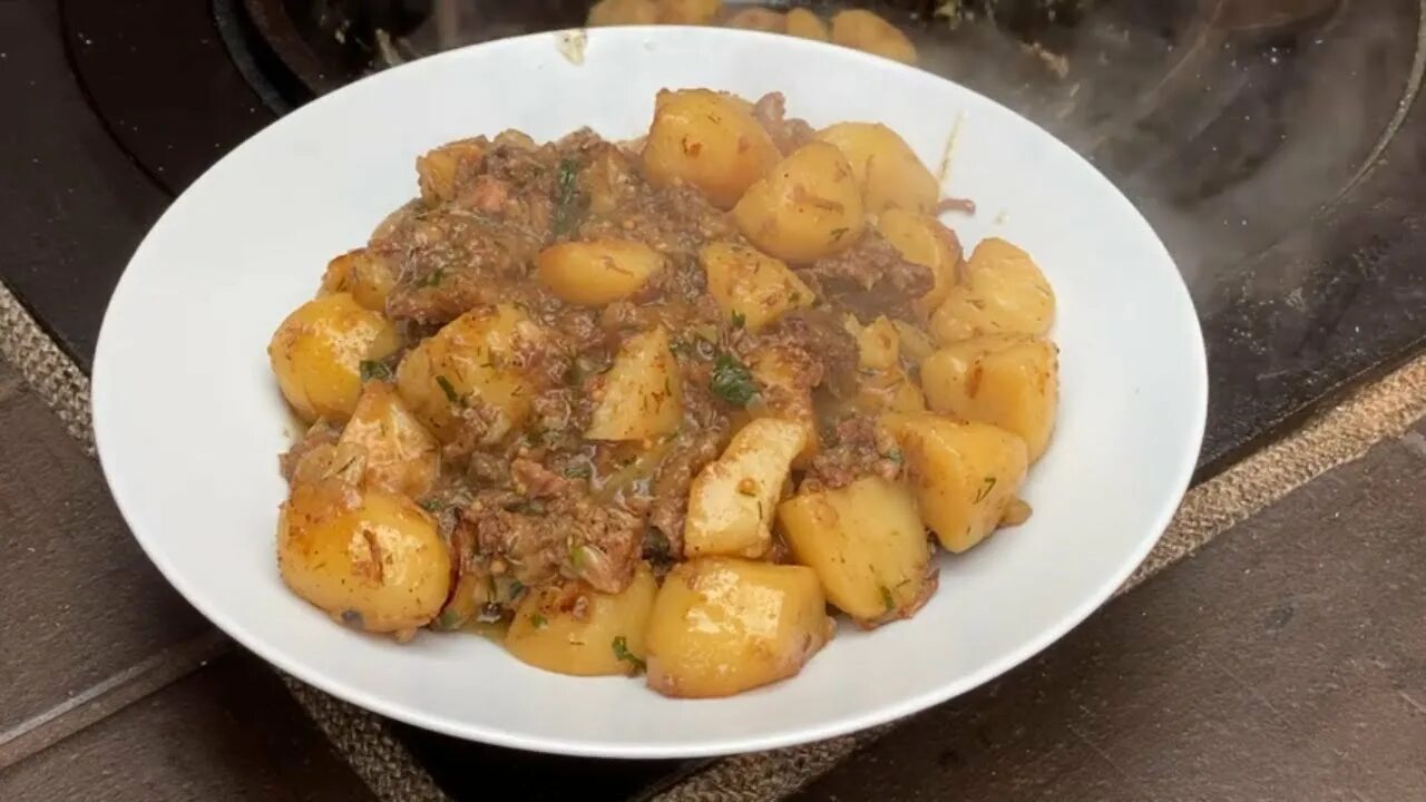 Приготовление тушеная картошка с фото Картошка с тушенкой в казане - вкуснее не придумаешь! - YouTube