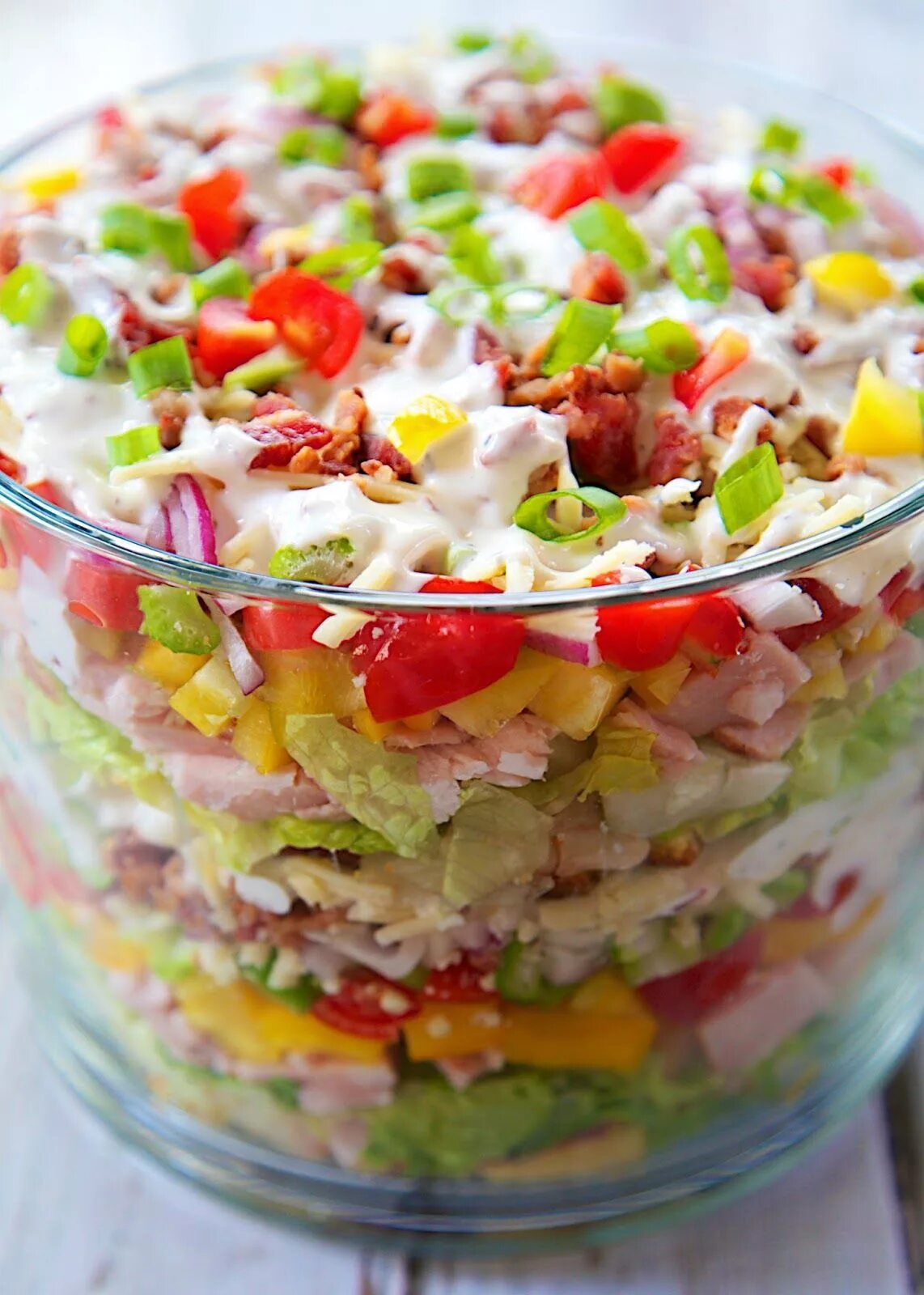 Приготовление вкусного салата с фото Cornbread & Turkey Layered Salad Layered salad, Leftover turkey recipes, Layered