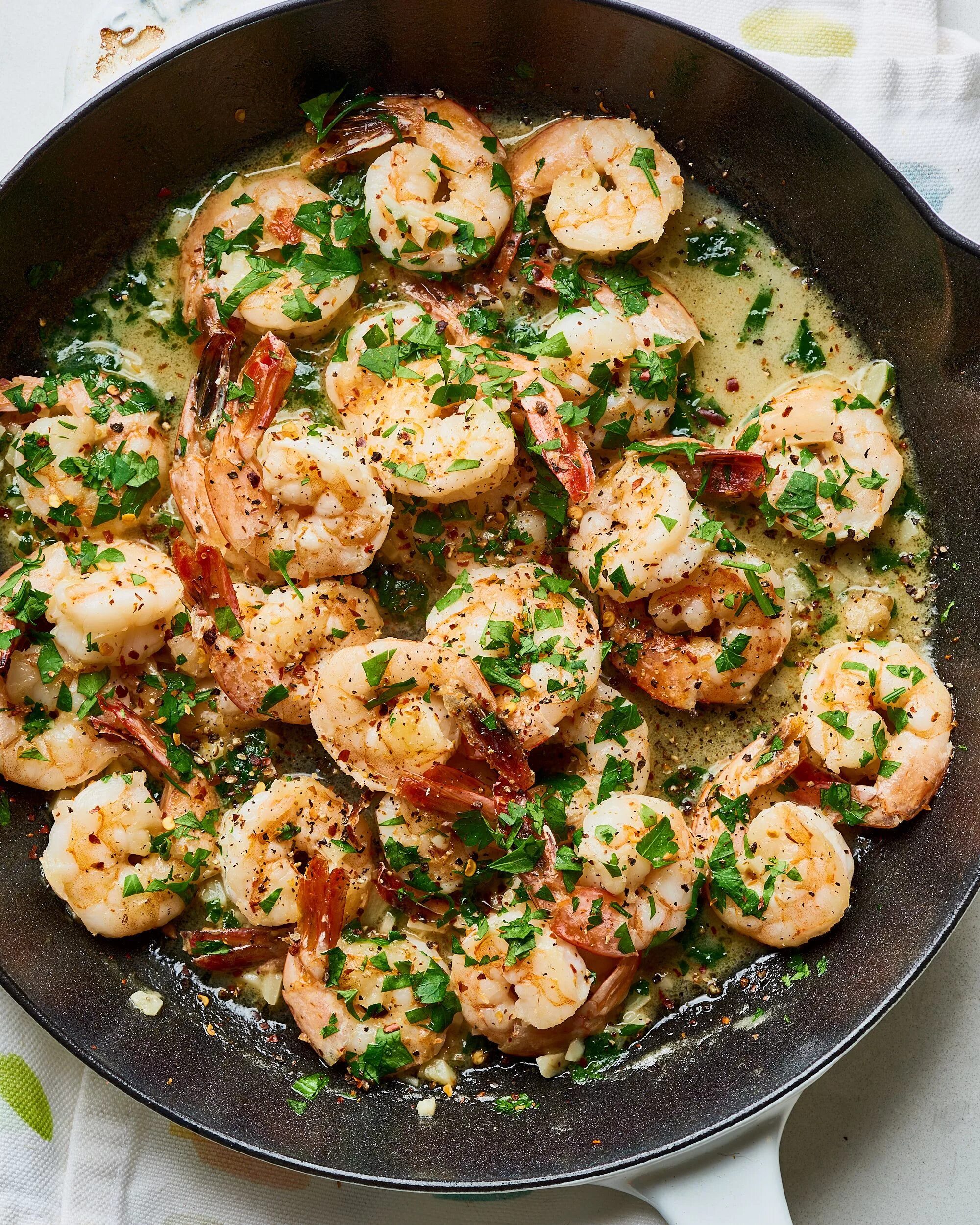 Приготовление вторых фото You Only Need 5 Minutes (Yes, Really) to Make This Garlic Butter Shrimp Recipe F