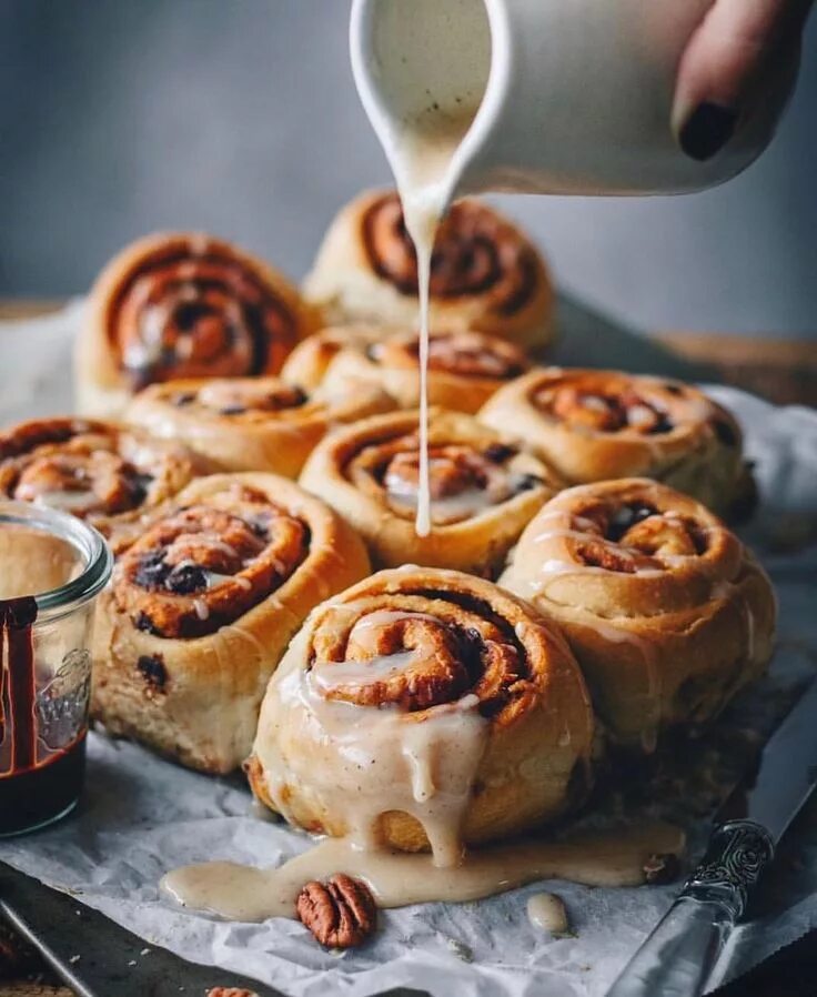 Приготовление выпечки фото Pin on Sweetly Pecan cinnamon rolls, Baking, Food photography dessert