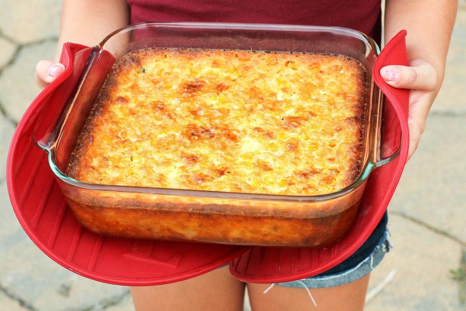 Приготовление запеканок с фото Creamed Corn Casserole -- a corn casserole recipe that's so good you'll want to 