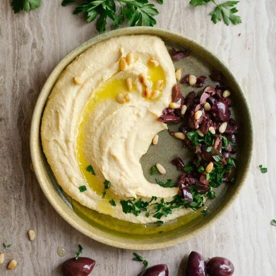 Приготовления хумуса фото Adapted from Yotam Ottolenghi's book Jerusalem, this is the best hummus that I'v