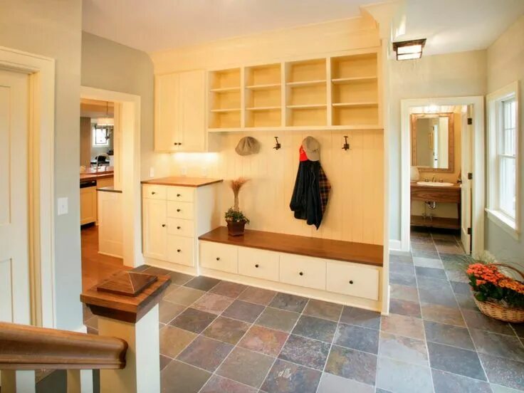 Прихожая большая дизайн в доме Mudrooms: Inside Vs. Outside Mudroom design, Mud room storage, Mudroom shelves