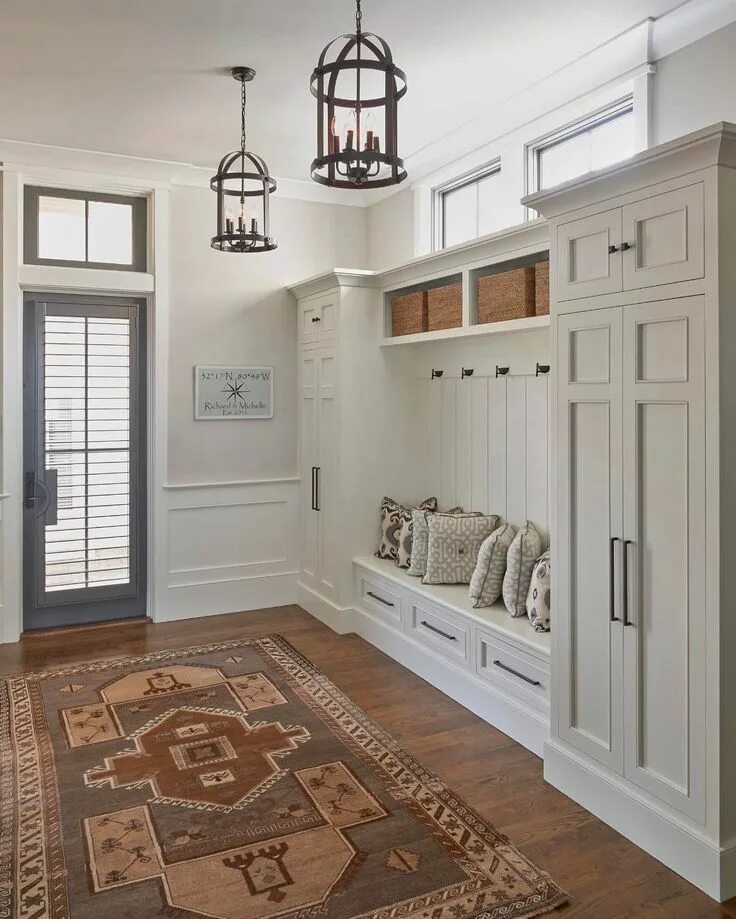 Прихожая большая дизайн в доме Pin by Concepcion Maricel on Entryway Mudroom design, Mudroom, Interior design