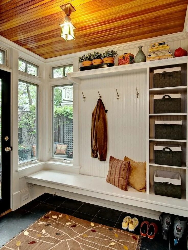 Прихожая холодная в частном доме дизайн фото Small Mudroom Design Ideas for a Stylish and Organized Home