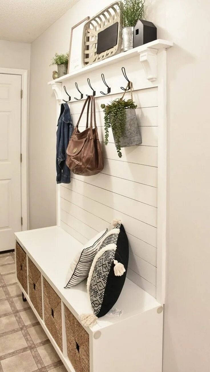 Прихожая интерьер своими руками This DIY Hall Tree Bench is the perfect addition for your entryway. Check out th