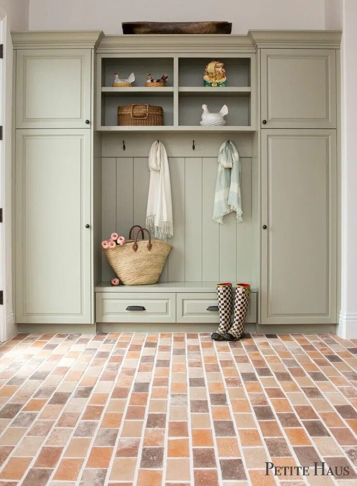 Прихожая кантри фото Pin by Patti Fuller on mudroom/laundry/bath addition Mudroom design, French coun