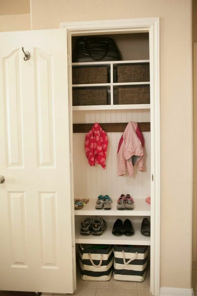 Прихожая кладовка фото Remodelaholic 11 Ways to Upgrade Your Coat Closet Hall closet organization, Clos