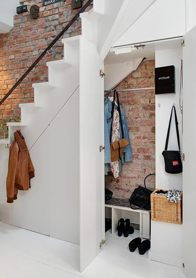 Прихожая под лестницей фото 14 Inspiring Ideas for Styling Small Spaces Aménagement sous escalier, Rangement