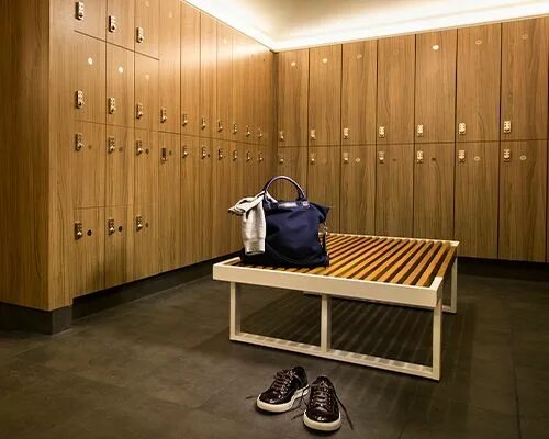 Прихожая раздевалка фото г тюмень FITNESS Hollman Inc. Yoga room design, Lockers, Locker room