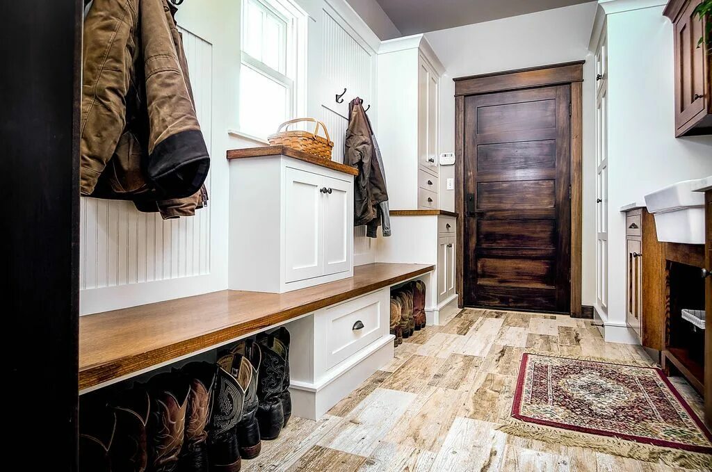 Прихожая в деревенском стиле фото Home Improvement Archives Mudroom design, Functional mudroom, Mudroom