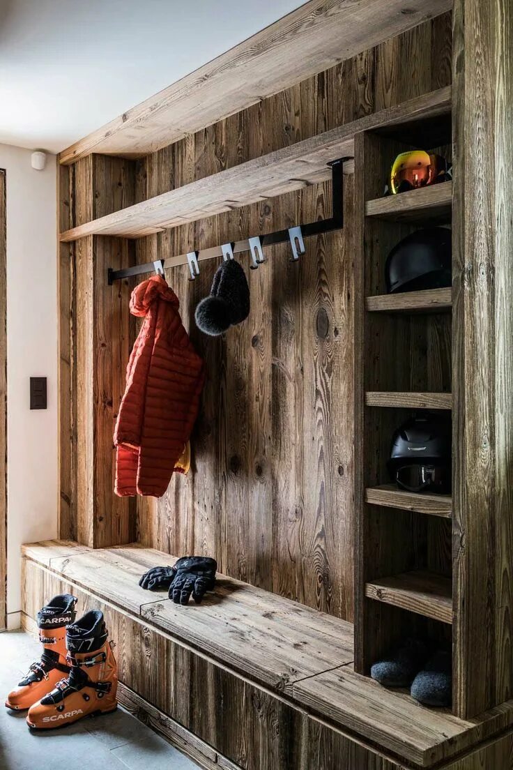 Прихожая в деревянном стиле фото Pin by Helen Raemers on Stairs & hallways Ski house decor, Mud room storage, Mud