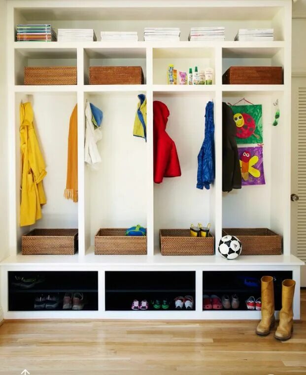 Прихожая в детском оформление Pin by thilara on decora e afins Mud room storage, Mudroom lockers, Mudroom cubb