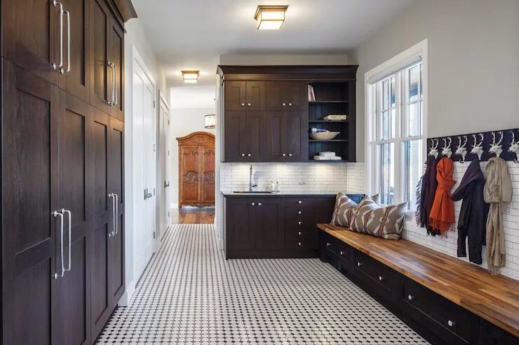 Прихожая в доме дизайн интерьера Mudroom with Dark Cabinets - Transitional - Laundry Room - Astro Design Center M