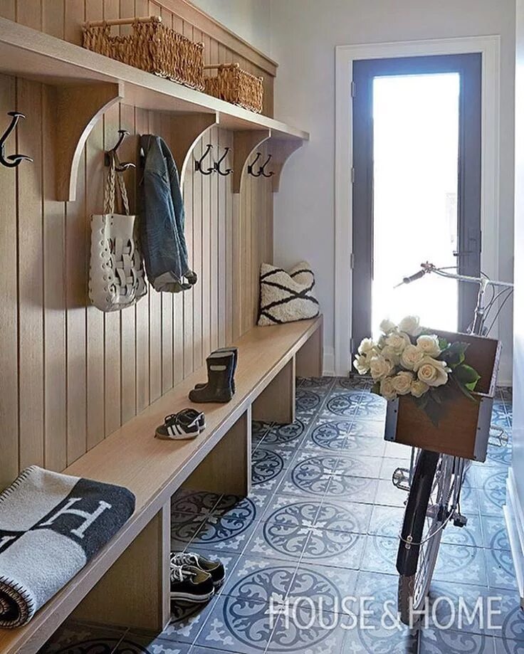 Прихожие на даче фото Instagram Mudroom design, Remodel bedroom, Mud room storage