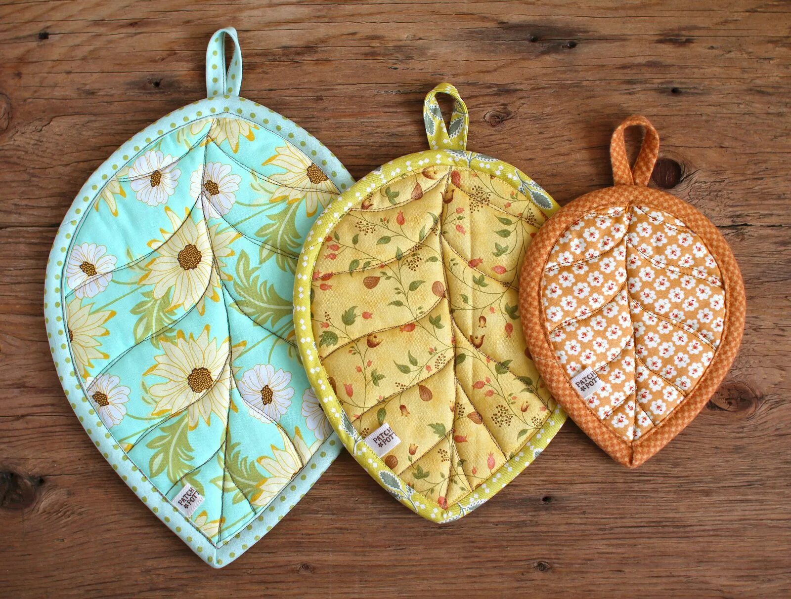 Прихватки для кухни сшить фото Leaf Potholders Pegador de panelas, Patchwork, Artesanato